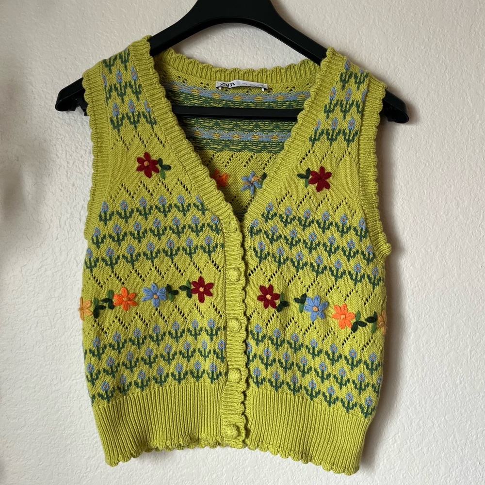 Zara V-Neck Floral Knit Vest with Handcrafting